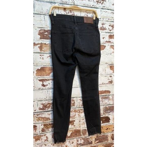 Madewell Petite 9" Mid-Rise Skinny Jean in Berkeley Black Button-Through Edition - Picture 14 of 16